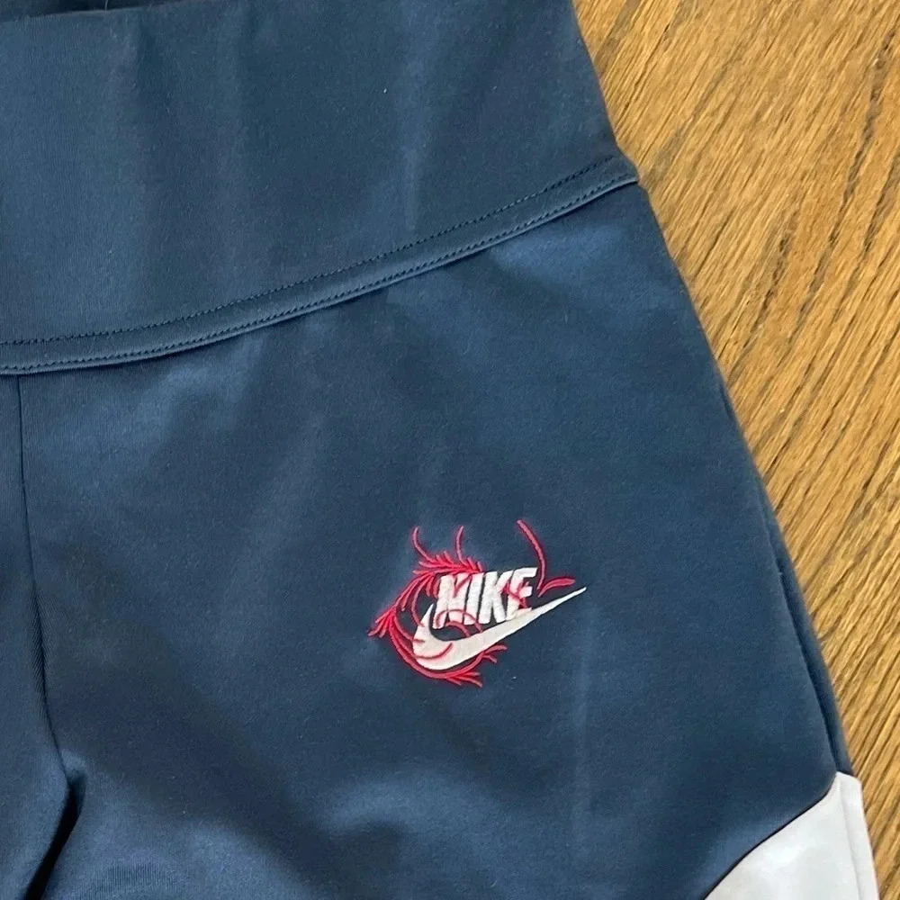 Nike Sportswear Essential Floral Printed Leggings Women’s size Medium - Picture 5 of 10